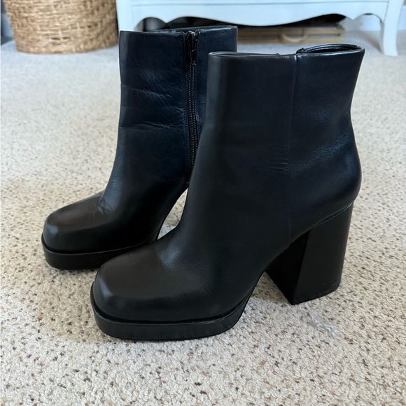 Steve Madden Booties - Picture 1 of 4